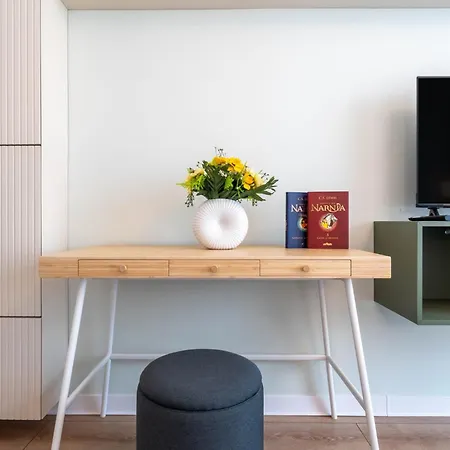 Mohost Uno - Premium Comfort With Mountain View