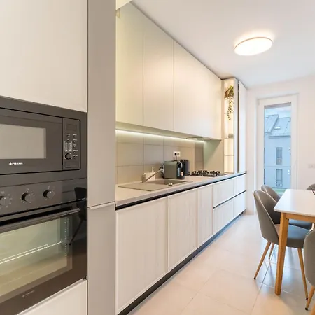 Mohost Uno - Elevated With Mountain Views