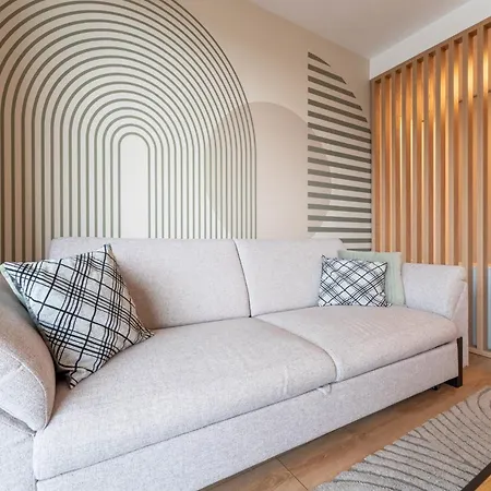 Mohost Uno - Elevated With Mountain Views