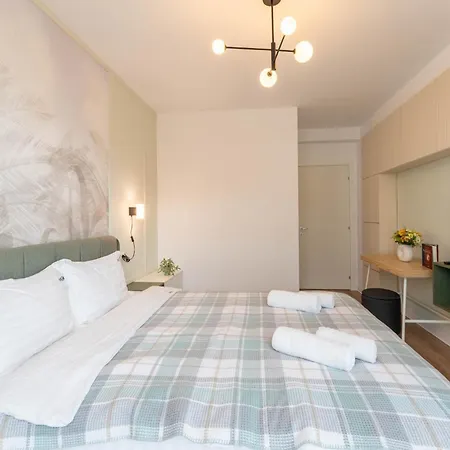 Apartamento Mohost Uno - Elevated With Mountain Views *